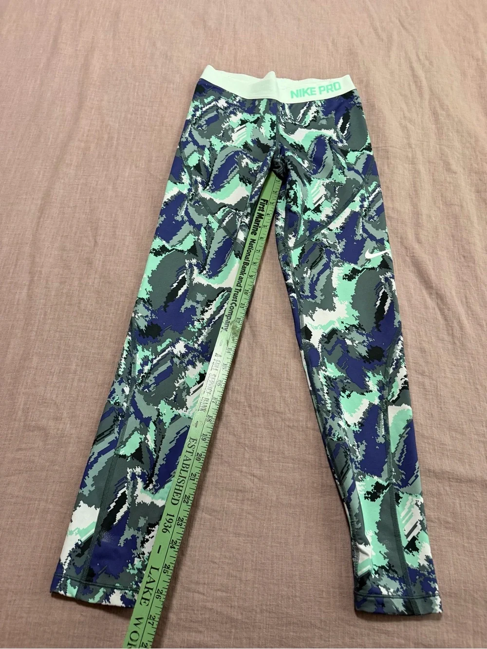 Nike Pro Hyperwarm Leggings Women's Size Medium Stretch Athletic Gym Workout